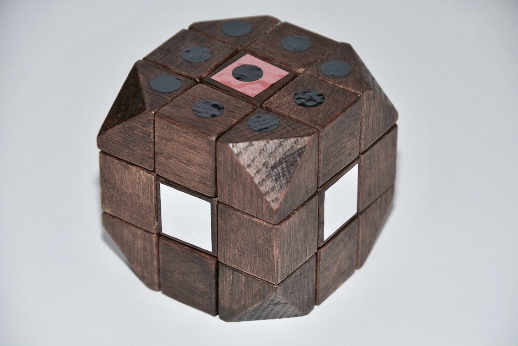 Primeiro Cubo feito de Madeira